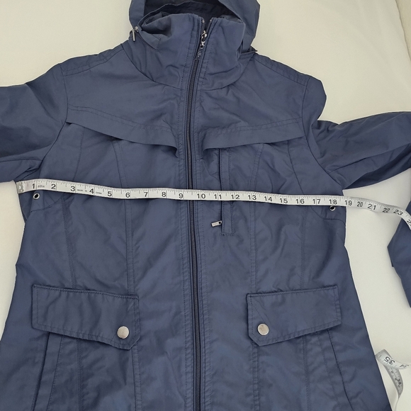 Cole Haan Packable Hooded Rain Jacket - Picture 13 of 15